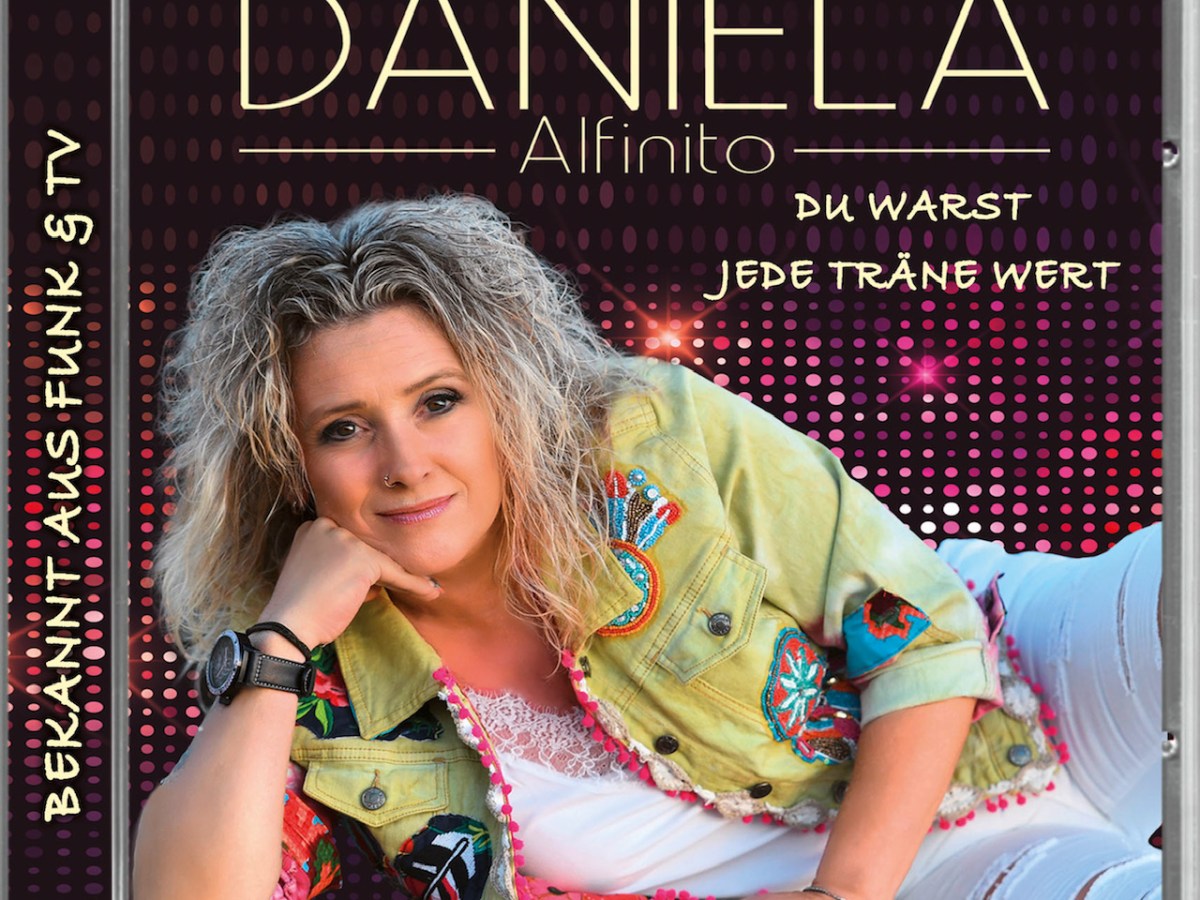 Daniela Alfinito Cover