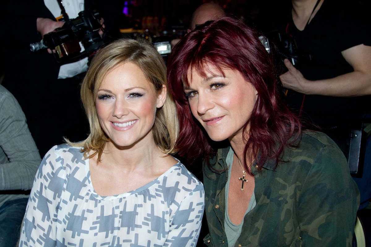 Bildnummer: 59366842 Datum: 16.03.2013 Copyright: imago/Christian Schroedter Sâ€°ngerin Helene Fischer (li.) und Sâ€°ngerin Andrea Berg (GER) - ARD Liveshow Das FrÂ¸hlingsfest der 100.000 BlÂ¸ten die Â¸berraschende Show aus der GETEC Arena in Magdeburg - Fotografiert am 16.03.2013 People Entertainment Musik TV xns x0x 2013 quer Frau KÂ¸nstlerin Sâ€°ngerin Entertainment Event ARD Musik TV Show Helene Fischer Andrea Berg 59366842 Date 16 03 2013 Copyright Imago Christian Schroedter Singer Helene Fischer left and Singer Andrea mountain ger ARD Live Show the Spring Festival the 100 000 blossoms the surprising Show out the Getec Arena in Magdeburg photographed at 16 03 2013 Celebrities Entertainment Music TV xns x0x 2013 horizontal Woman Artist Singer Entertainment Event ARD Music TV Show Helene Fischer Andrea mountain
