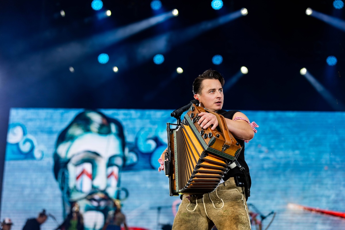 31.05.2024, GER, Musikveranstaltung / Kultur / Konzert, Volks Rock n Roller Andreas Gabalier Der Dirndl-Wahnsinnn Geht Weiter Open Air Impressionen vom Live Konzert zeigt Andreas Gabalier beim Auftritt vor Ausverkaufter Kulisse 98559 Oberhof LOTTO ThÂ¸ringen ARENA am Rennst ThÂ¸ringen Deutschland *** 31 05 2024, GER, Musikveranstaltung Kultur Konzert, Volks Rock n Roller Andreas Gabalier Der Dirndl Wahnsinnn Geht Weiter Open Air Impressionen vom Live Konzert zeigt Andreas Gabalier beim Auftritt vor Ausverkaufter Kulisse 98559 Oberhof LOTTO ThÂ¸ringen ARENA am Rennst ThÂ¸ringen Germany