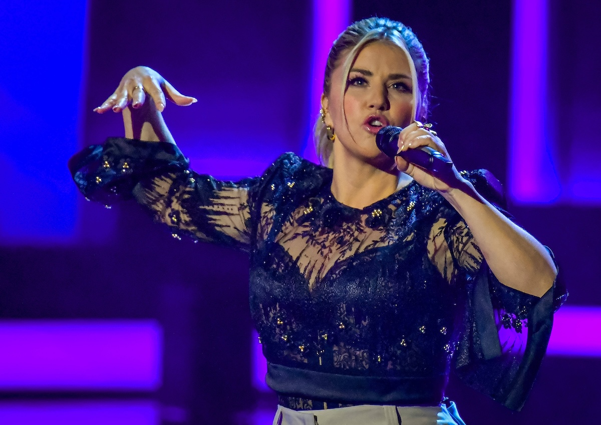 Entertainment Musik, Die Beatrice Egli Show 27.03.2024, xdanx, Entertainment Musik, Die Beatrice Egli Show, v.l. Die Saengerin und Moderatorin Beatrice Egli steht bei der Aufzeichnung der âˆšÂ£Beatrice Egli ShowâˆšÃ­ in Berlin-Adlershof auf der Buehne. Die Sendung ist am 06. April 2024 zu sehen. Beteiligt sind das SWR Fernsehen, MDR Fernsehen, NDR Fernsehen und das Schweizer Fernsehen SRF. Berlin Adlershof Studio H Berlin Deutschland DE *** Entertainment Music, The Beatrice Egli Show 27 03 2024, xdanx, Entertainment Music, The Beatrice Egli Show, v l The singer and presenter Beatrice Egli is on stage at the recording of the Beatrice Egli Show in Berlin Adlershof The program can be seen on April 06, 2024 Participants are SWR Fernsehen, MDR Fernseh Copyright: xDanielxLakomskix