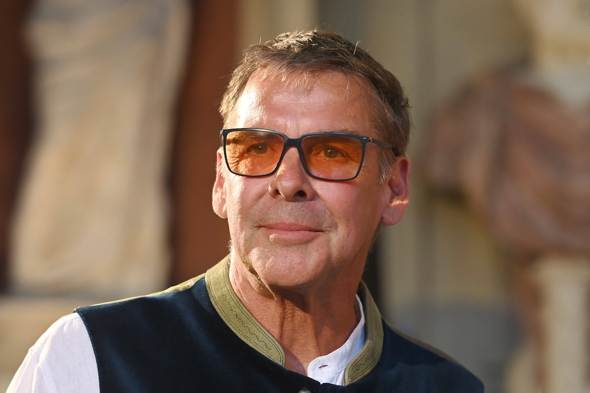 Sascha HEHN Schauspieler, Einzelbild,angeschnittenes Einzelmotiv,Portraet,Portrait,PortrâˆšÂ§t. Verleihung Bayerischer Verdienstorden im Antiquariat der Residenz in Muenchen am 05.07.2023 *** Sascha HEHN actor, single picture, cut single motive, Portraet, portrait, portrait award Bavarian order of merit in the antiquarian bookshop of the residence in Munich on 05 07 2023