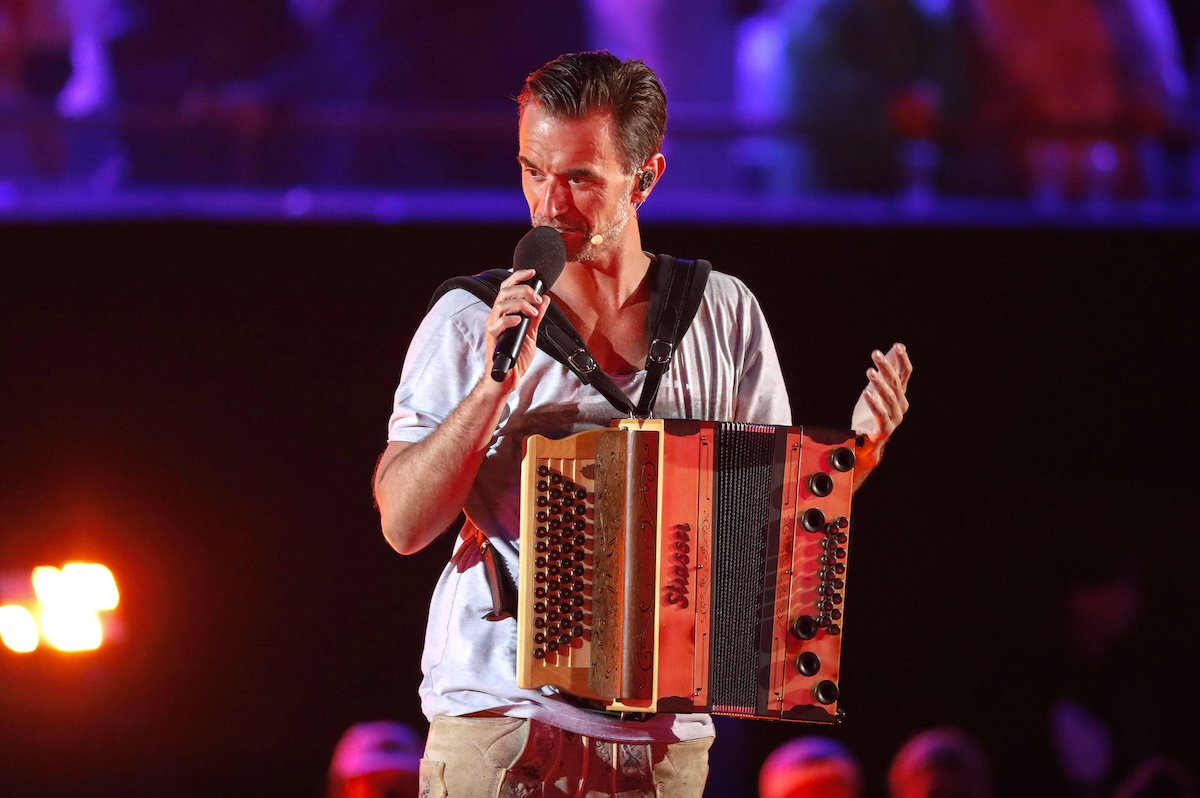 Florian Silbereisen in der TV-Show Schlagerbooom Open Air - Die Stadionshow in Ã·sterreich live aus dem Stadion KitzbÂ¸hel. KitzbÂ¸hel, 08.06.2024 *** Florian Silbereisen in the TV show Schlagerbooom Open Air Die Stadionshow in Austria live from the KitzbÂ¸hel stadium KitzbÂ¸hel, 08 06 2024 Foto:xR.xSchmiegeltx/xFuturexImagex schlagerboom_4818