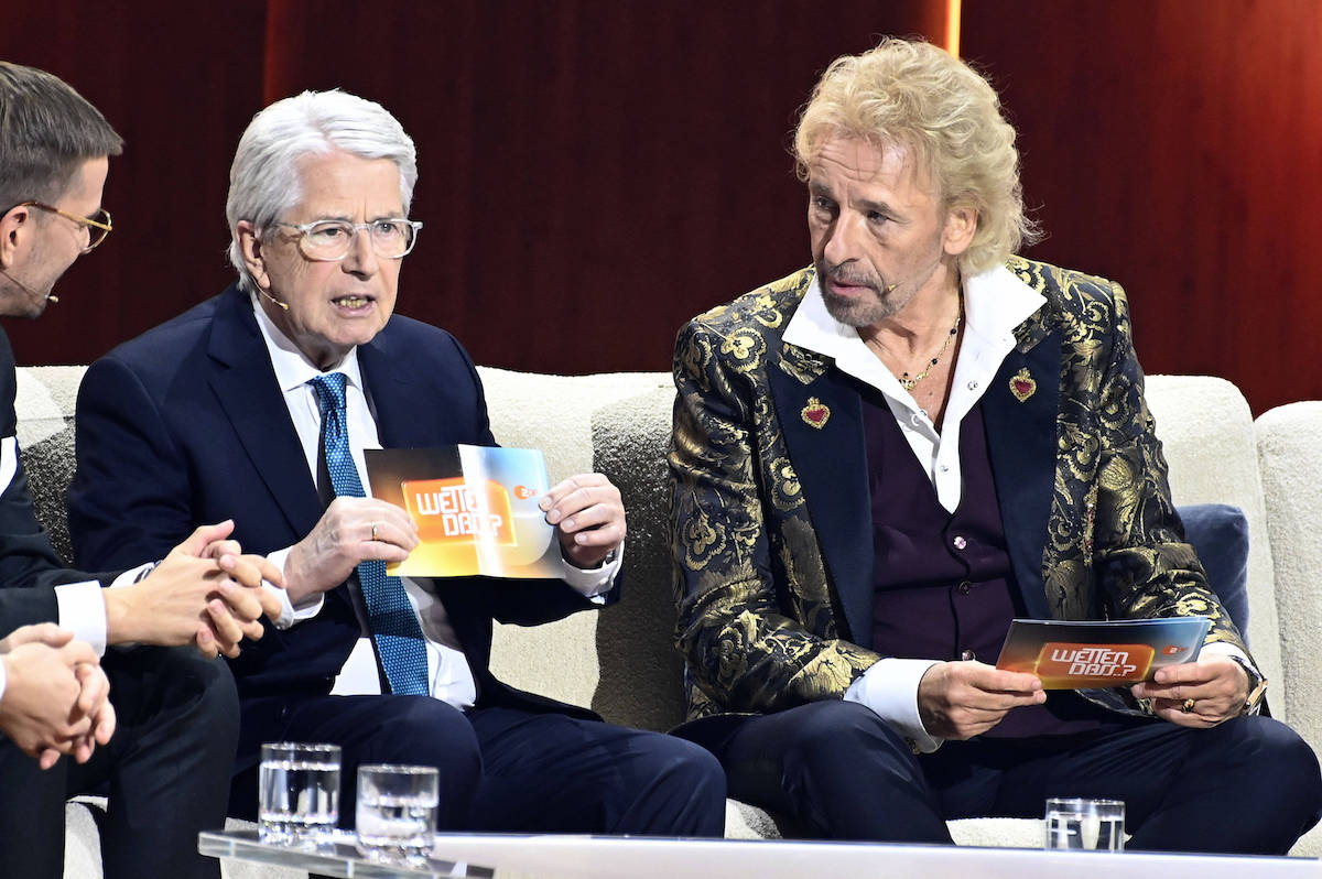 Frank Elstner und Thomas Gottschalk in der ZDF-Unterhaltungsshow Wetten, dass.. live aus der Messehalle. NÂ¸rnberg, 06.11.2021 *** Frank Elstner and Thomas Gottschalk in the ZDF entertainment show Wetten, dass live from the exhibition hall in Nuremberg, 06 11 2021 Foto:xF.xKernx/xFuturexImage