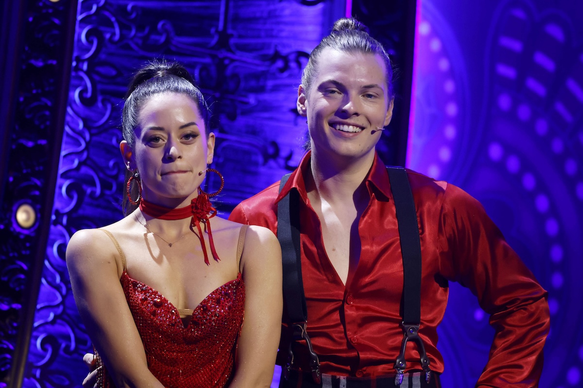 Sâ€°nger Gabriel Kelly und Tâ€°nzerin Malika Dzumaev in der zehnten Live-Show bei der 17. Staffel der RTL-Tanzshow Let s Dance in den Kulissen des Musical Moulin Rouge im Musical Dome. KË†ln, 10.05.2024 NRW Deutschland *** Singer Gabriel Kelly and dancer Malika Dzumaev in the tenth live show of the 17th season of the RTL dance show Let s Dance on the set of the musical Moulin Rouge in the Musical Dome Cologne, 10 05 2024 NRW Germany Copyright: xChristophxHardtx