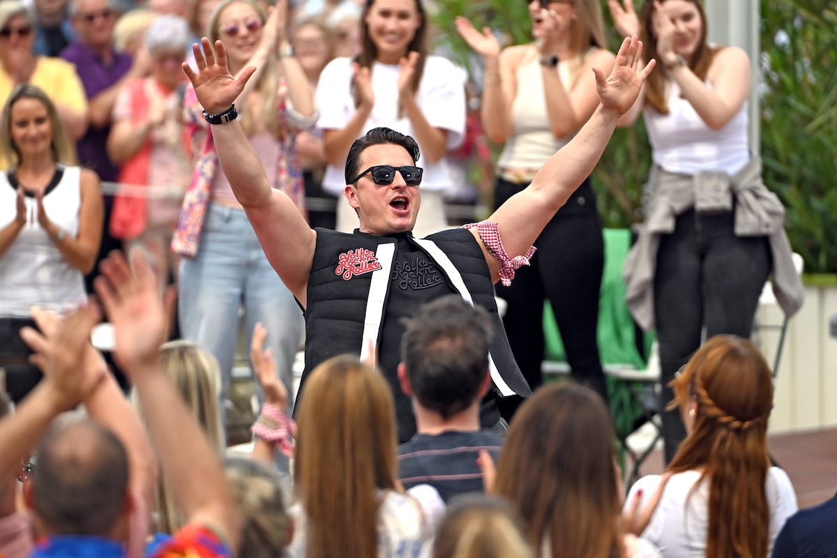 ZDF - Fernsehgarten. Sâ€°nger Andreas Gabalier wâ€°hrend der ZDF - Unterhaltungsshow Fernsehgarten am 26.05.2024 in Mainz. 20240526MWI142710 *** ZDF Fernsehgarten singer Andreas Gabalier during the ZDF entertainment show Fernsehgarten on 26 05 2024 in Mainz 20240526MWI142710