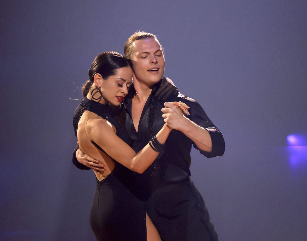 Ganz vertraut und abseits der â€žLet's Danceâ€œ-Kameras wirft DIESES neue Bild Fragen auf: Was lÃ¤uft zwischen Gabriel Kelly und Malika Dzumaev?