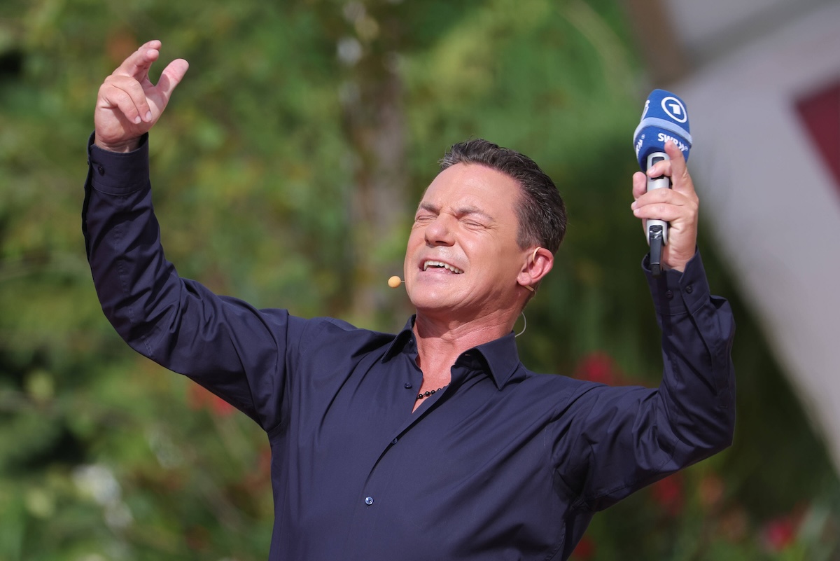 Stefan Mross - Immer wieder sonntags 2024, Folge 04 Stefan Mross. ARD-Unterhaltungsshow Immer wieder sonntags. TV-Aufzeichnung und Live-â€¹bertragung vom 07.07.2024 aus dem Wasserpark Rulantica, Rust. Baden-WÂ¸rttemberg, Deutschland. *** Stefan Mross Immer wieder sonntags 2024, Episode 04 Stefan Mross ARD entertainment show Immer wieder sonntags TV recording and live broadcast from 07 07 2024 from the water park Rulantica, Rust Baden WÂ¸rttemberg, Germany