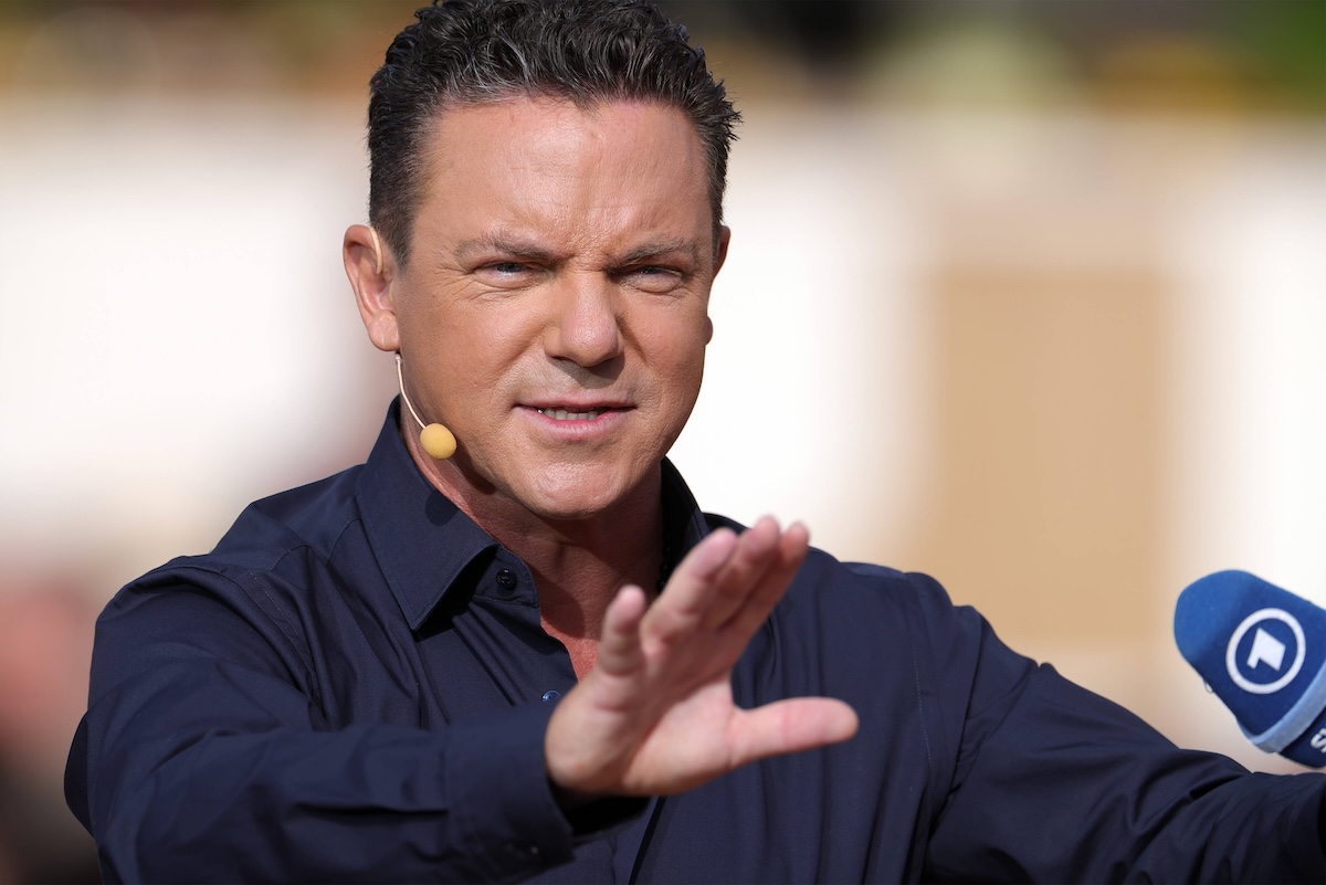 Stefan Mross - Immer wieder sonntags 2024, Folge 04 Stefan Mross. ARD-Unterhaltungsshow Immer wieder sonntags. TV-Aufzeichnung und Live-â€¹bertragung vom 07.07.2024 aus dem Wasserpark Rulantica, Rust. Baden-WÂ¸rttemberg, Deutschland. *** Stefan Mross Immer wieder sonntags 2024, Episode 04 Stefan Mross ARD entertainment show Immer wieder sonntags TV recording and live broadcast from 07 07 2024 from the water park Rulantica, Rust Baden WÂ¸rttemberg, Germany