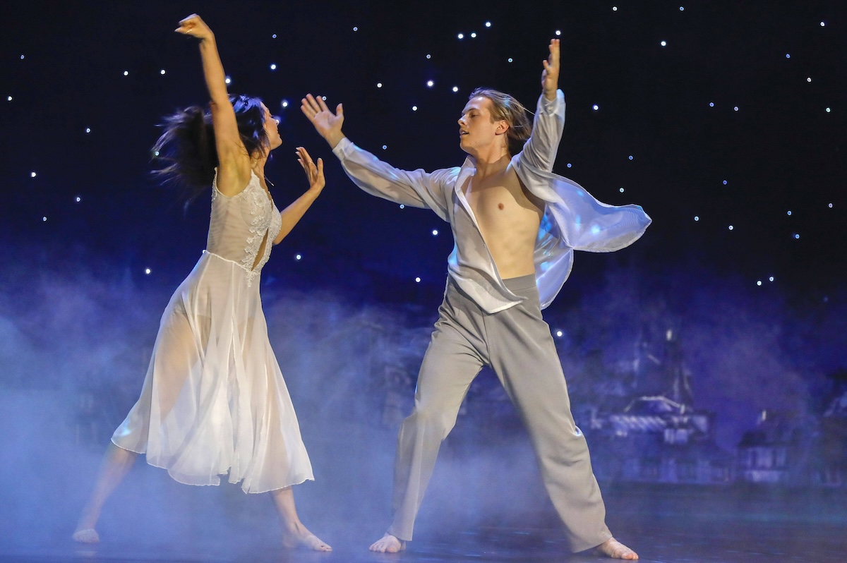 Gabriel Kelly mit Malika Dzumaev in der zehnten Live-Show der 17. Staffel der RTL-Tanzshow Let s Dance im Musical Dome. KË†ln, 10.05.2024 *** Gabriel Kelly with Malika Dzumaev in the tenth live show of the 17th season of the RTL dance show Let s Dance in the Musical Dome Cologne, 10 05 2024 Foto:xR.xSchmiegeltx/xFuturexImagex lets_dance1005_4641