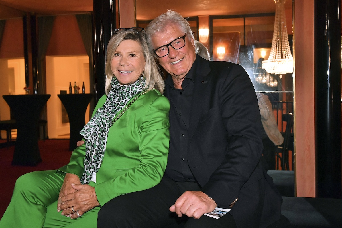 Marianne und Michael Hartl bei der Premiere des TheaterstÂ¸cks Brauchen Sie ne Quittung in der KomË†die im Bayerischen Hof. MÂ¸nchen, 19.10.2023 *** Marianne and Michael Hartl at the premiere of the play Brauchen Sie ne Quittung at the KomË†die im Bayerischen Hof Munich, 19 10 2023 Foto:xB.xInsingerx/xFuturexImagex quittung_3088