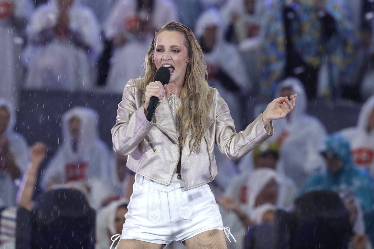 Melissa Naschenweng in der TV-Show Schlagerbooom Open Air - Die Stadionshow in Ã·sterreich live aus dem Stadion KitzbÂ¸hel. KitzbÂ¸hel, 08.06.2024 *** Melissa Naschenweng in the TV show Schlagerbooom Open Air Die Stadionshow in Austria live from the KitzbÂ¸hel stadium KitzbÂ¸hel, 08 06 2024 Foto:xR.xSchmiegeltx/xFuturexImagex schlagerboom_4627