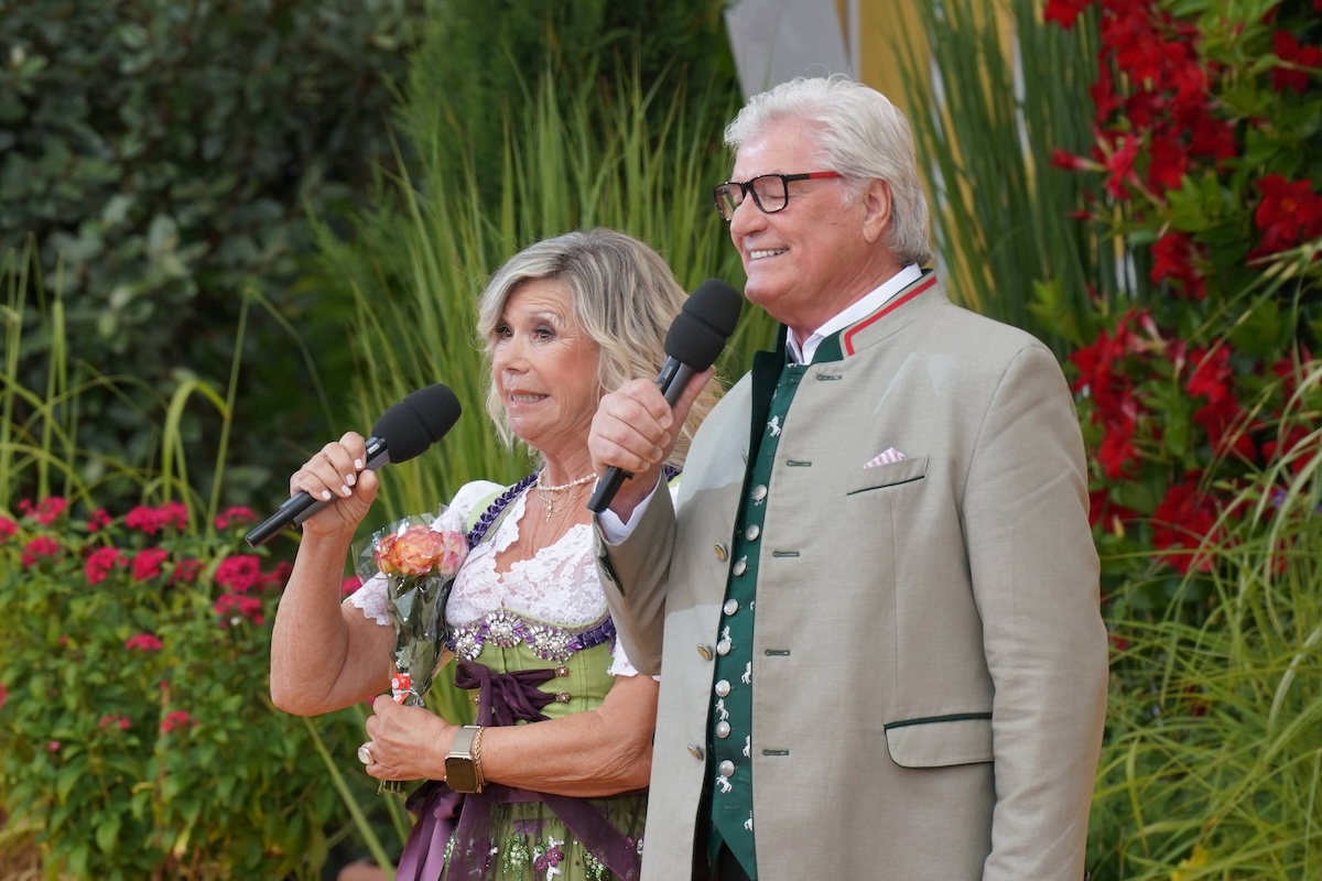 Rund 2500 Besucher verfolgten die 8. Staffel der Unterhaltungsshow live im Europapark. Marianne und Michael Hartl - Immer wieder sonntags Rund 2500 Besucher verfolgten die 8. Staffel der Unterhaltungsshow live im Europapark. Deutschland, Rust, IWS Arena, 16.07.2023 *** Around 2500 visitors watched the 8 season of the entertainment show live at Europapark Marianne and Michael Hartl Immer wieder sonntags Around 2500 visitors watched the 8 season of the entertainment show live at Europapark Germany, Rust, IWS Arena, 16 07 2023 SP_GHR