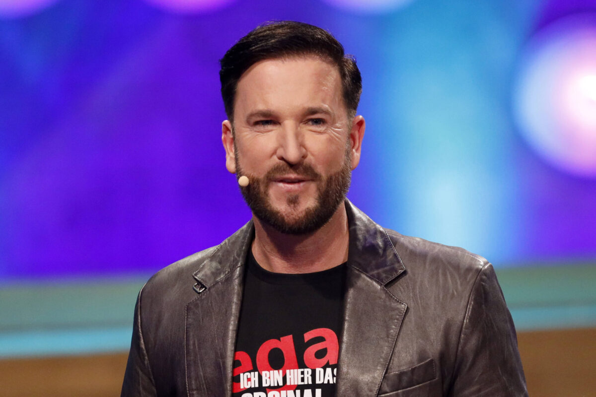 Schlagerstar Michael Wendler in der RTL-Live-Show Pocher vs. Wendler - Schluss mit lustig! in den NOBEO Studios. HÃ¼rth, 01.03.2020 NRW Deutschland