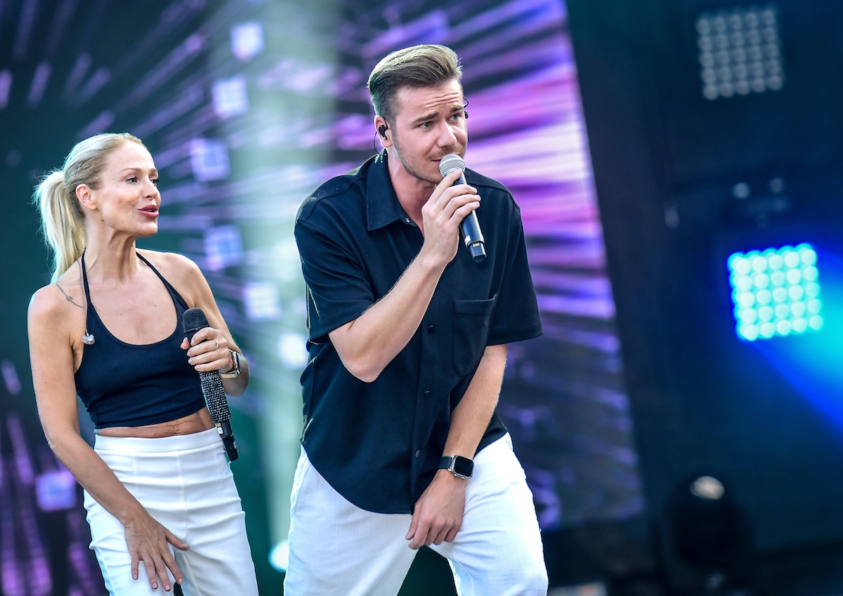 06.07.2024, xlakx, Entertainment Musik, SchlagerHammer in Oranienburg emspor, v.l. Saengerin Michelle buergerl.anja Gisela Hewer und Saenger Eric Philippi tritt bei der Sommerparty vom Schlager Radio âˆšÃ¡SchlagerHammerâˆšÃ  in der Orangerie Oranienburg auf. Oranienburg *** 06 07 2024, xlakx, Entertainment Music, SchlagerHammer in Oranienburg emspor, f l singer Michelle buergerl anja Gisela Hewer and singer Eric Philippi perform at the summer party of Schlager Radio âˆšÃ¡SchlagerHammerâˆšÃ  in the Orangerie Oranienburg Oranienburg Daniel Lakomski