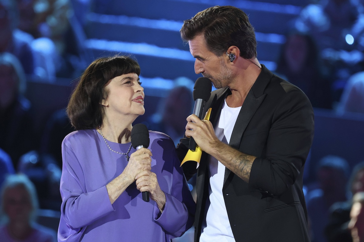 Mireille Mathieu und Florian Silbereisen in der ARD/ORF TV-Show Schlagerbooom Open Air - Die Stadionshow in âˆšÃ±sterreich live aus dem Stadion. KitzbâˆšÂºhel, 01.07.2023 *** Mireille Mathieu and Florian Silbereisen in the ARD ORF TV show Schlagerbooom Open Air The stadium show in Austria live from the stadium KitzbâˆšÂºhel, 01 07 2023 Foto:xB.xDummerx/xFuturexImage