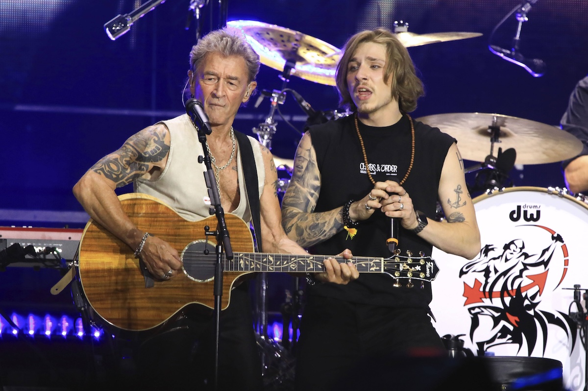 Peter Maffay mit Sohn Yaris Maffay live bei einem Konzert der We Love Rock n Roll - Farewell Tour in der Red Bull Arena. Leipzig, 20.07.2024 *** Peter Maffay with son Yaris Maffay live at a concert of the We Love Rock n Roll Farewell Tour in the Red Bull Arena Leipzig, 20 07 2024 Foto:xM.xWehnertx/xFuturexImagex maffay_leipzig_4751