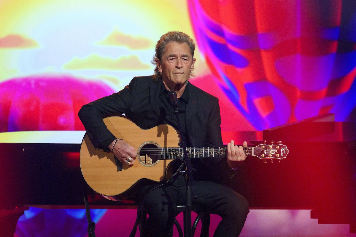 Sâ€°nger Peter Maffay in der TV-Show 30 Jahre Sternstunden-Gala 2023 in der Frankenhalle. NÂ¸rnberg, 15.12.2023 Bayern Deutschland *** Singer Peter Maffay in the TV show 30 Years of Sternstunden Gala 2023 in the Frankenhalle Nuremberg, 15 12 2023 Bavaria Germany Copyright: xDwixAnoraganingrumx