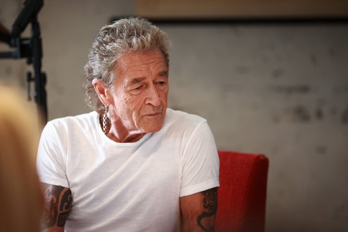 Peter Maffay mitte, Peter Maffay und seine Ehefrau Hendrikje Balsmeyer stellen auf der Pressekonferenz das neue Kinderbuch Anouk und das Geheimnis der Weihnachtszeit, 05.10.2023, Fabrik 23, Berlin, Deutschland *** Peter Maffay middle , Peter Maffay and his wife Hendrikje Balsmeyer present at the press conference the new childrens book Anouk und das Geheimnis der Weihnachtszeit, 05 10 2023, Fabrik 23, Berlin, Germany kreativmedia_anouk_3