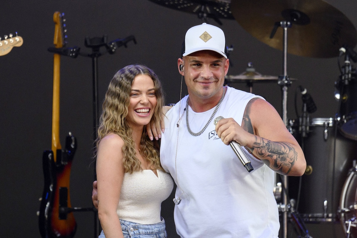 Influencerin Laura Maria Rypa und SâˆšÂ§nger Pietro Lombardi bei seinem Konzert im Rahmen des BonnLive OpenAir am Telekom Campus in Bonn-Beuel. Bonn, 16.06.2023 NRW Deutschland *** Influencer Laura Maria Rypa and singer Pietro Lombardi at his concert during the BonnLive OpenAir at the Telekom Campus in Bonn Beuel Bonn, 16 06 2023 NRW Germany Copyright: xDwixAnoraganingrumx