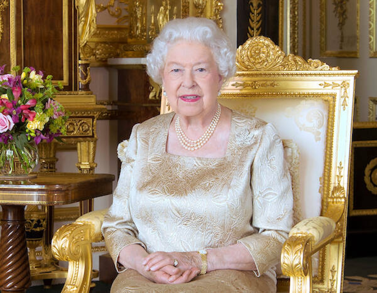 ARCHIVE: 01 July 2017 - London, England - This new portrait of Queen Elizabeth II, wearing the maple leaf brooch inherited from her mother, has been released for Canada Day July 1 to mark the 150th anniversary of Confederation. The portrait, by Toronto-based photographer Ian Leslie Macdonald, is being issued as the Prince of Wales and the Duchess of Cornwall continue on a three day tour of Canada around the anniversary celebrations. The brooch, made of platinum, set with diamonds, has been worn in Canada by Queen Elizabeth, the Queen Mother by Princess Elizabeth for her first visit in 1951, Camilla the Duchess of Cornwall in 2009 and Kate the Duchess of Cambridge in 2011. London USA - ZUMAa123 20220908_zaa_a123_056 Copyright: xAlphaxPressx