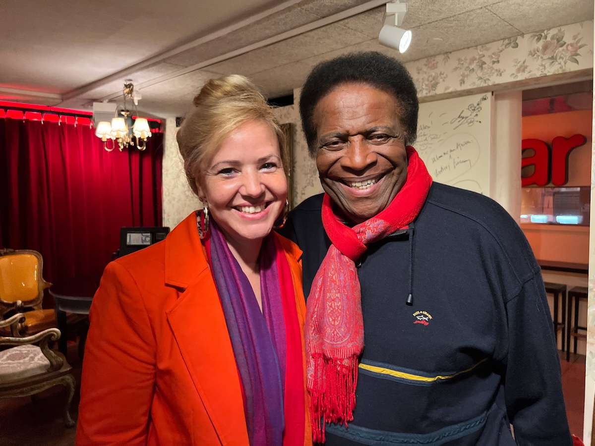 16.05.2023 ZâˆšÂºrich, Schweiz, Europa: Premiere von Monsieur Claude und seine Tâˆšâˆ‚chter im Bernhard Theater mit Entertainer Legende Roberto Blanco - Foto nach der Premiere privat und mit Ehefrau Luzandra Backstage. Blanco wird am 07. Juni 86 Jahre und begeistert nach wie vor sein Publikum auch auf der ZâˆšÂºricher TheaterbâˆšÂºhne. *** 16 05 2023 Zurich, Switzerland, Europe Premiere of Monsieur Claude and his daughters at the Bernhard Theater with entertainer legend Roberto Blanco photo after the premiere private and with wife Luzandra backstage Blanco turns 86 on 07 June and still thrills his audience also on the Zurich theater stage