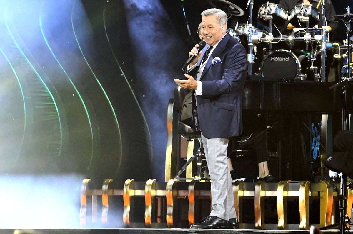 Roland Kaiser live bei einem Konzert seiner Tour 50 Jahre - 50 Hits - Die groï¬‚e Tournee zum 50. BÂ¸hnenjubilâ€°um in der Heinz von Heiden Arena. Hannover, 21.06.2024 *** Roland Kaiser live at a concert of his tour 50 Jahre 50 Hits Die groï¬‚e Tournee zum 50 BÂ¸hnenjubilâ€°um in der Heinz von Heiden Arena Hannover, 21 06 2024 Foto:xN.xHeuselx/xFuturexImagex kaiser_4631