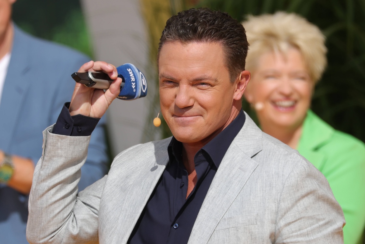 Stefan Mross - Immer wieder sonntags 2024, Folge 04 Stefan Mross. ARD-Unterhaltungsshow Immer wieder sonntags. TV-Aufzeichnung und Live-â€¹bertragung vom 07.07.2024 aus dem Wasserpark Rulantica, Rust. Baden-WÂ¸rttemberg, Deutschland. *** Stefan Mross Immer wieder sonntags 2024, Episode 04 Stefan Mross ARD entertainment show Immer wieder sonntags TV recording and live broadcast from 07 07 2024 from the water park Rulantica, Rust Baden WÂ¸rttemberg, Germany