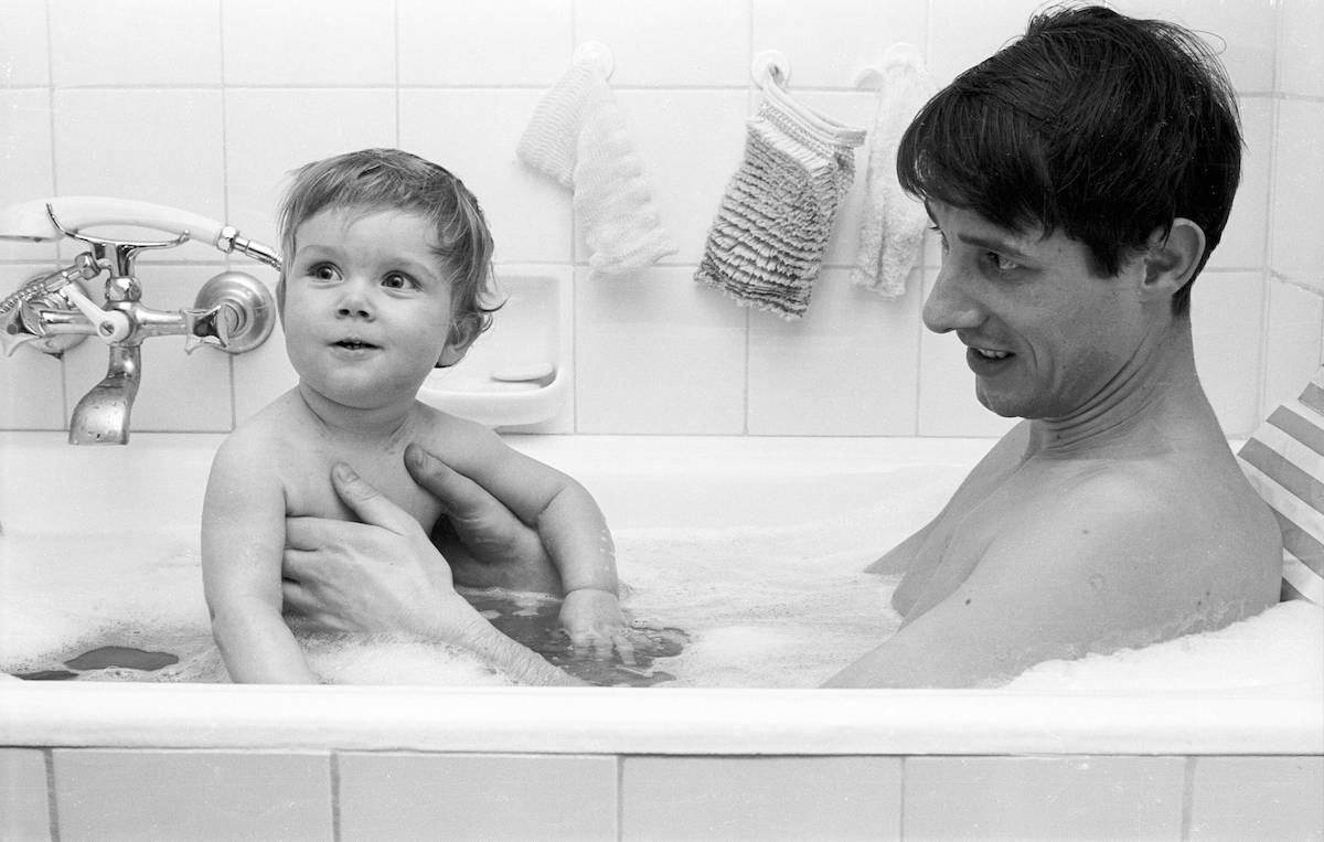 Udo Jürgens mit Sohn Johnny 1964 Badewanne Haus in Vatterstetten bei München