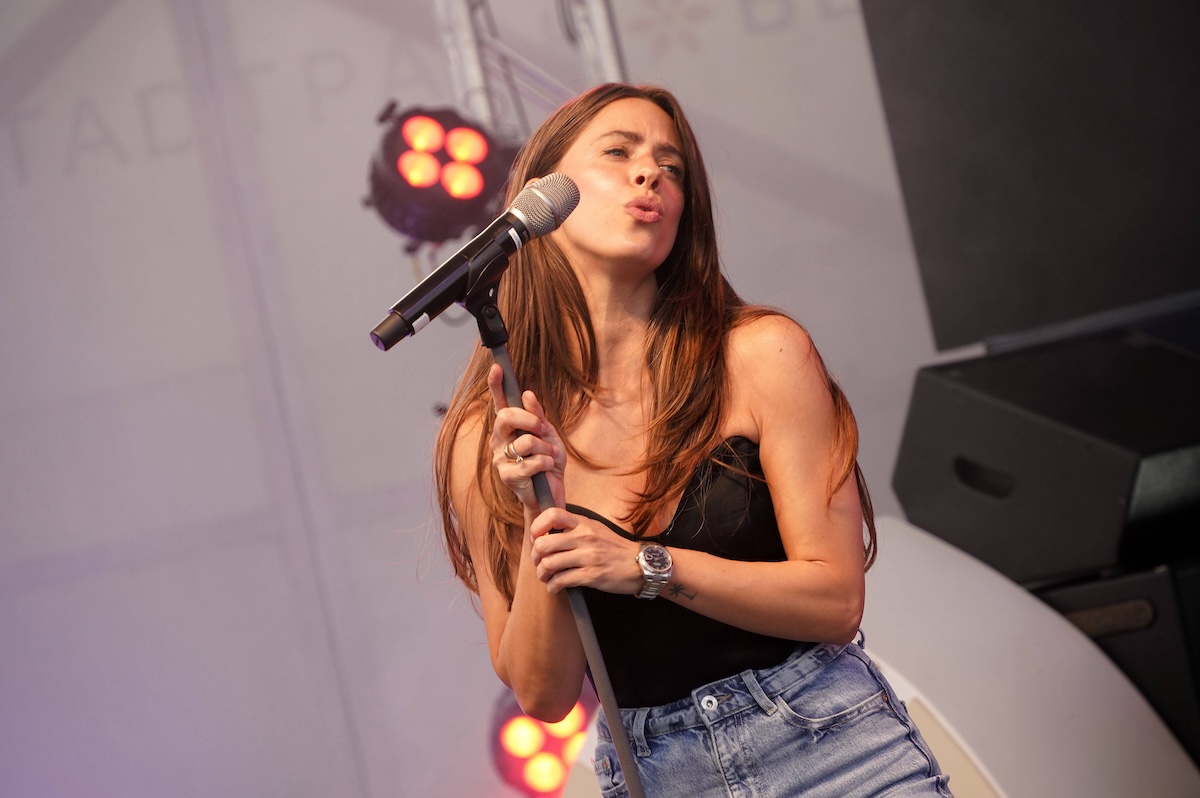 Vanessa Mai live beim Beelitzer Spargelfest auf der Beelitzer FreilichtbÂ¸hne. Beelitz, 31.05.2024 *** Vanessa Mai live at the Beelitz Asparagus Festival on the Beelitz open-air stage Beelitz, 31 05 2024 Foto:xT.xBartillax/xFuturexImagex mai_4550