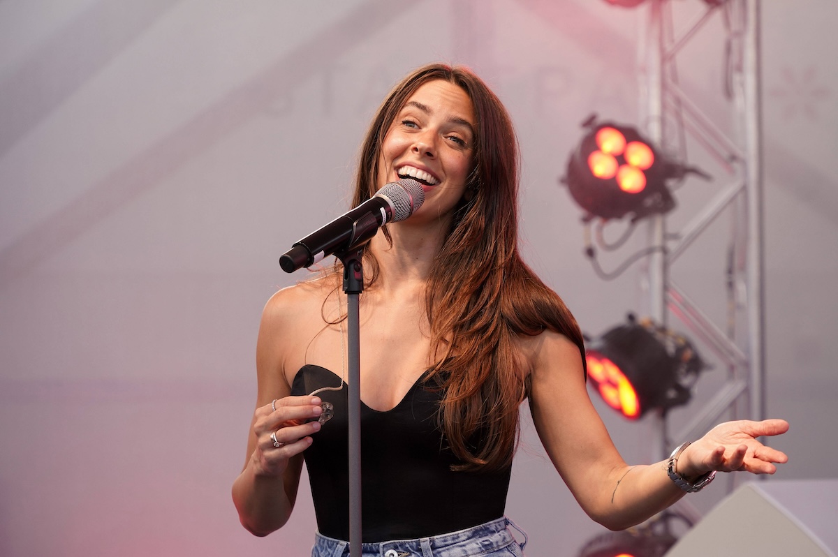 Vanessa Mai live beim Beelitzer Spargelfest auf der Beelitzer FreilichtbÂ¸hne. Beelitz, 31.05.2024 *** Vanessa Mai live at the Beelitz Asparagus Festival on the Beelitz open-air stage Beelitz, 31 05 2024 Foto:xT.xBartillax/xFuturexImagex mai_4545