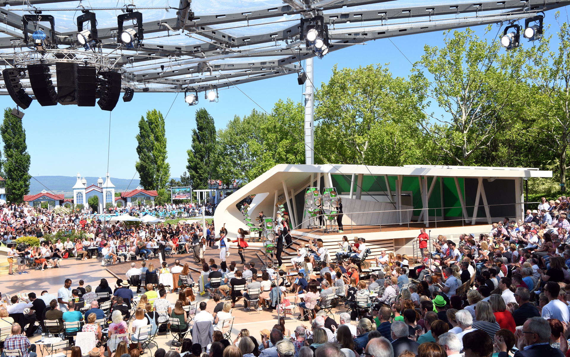 Die Hauptbühne des ZDF-Fernsehgarten wurde 2018 umgebaut. 