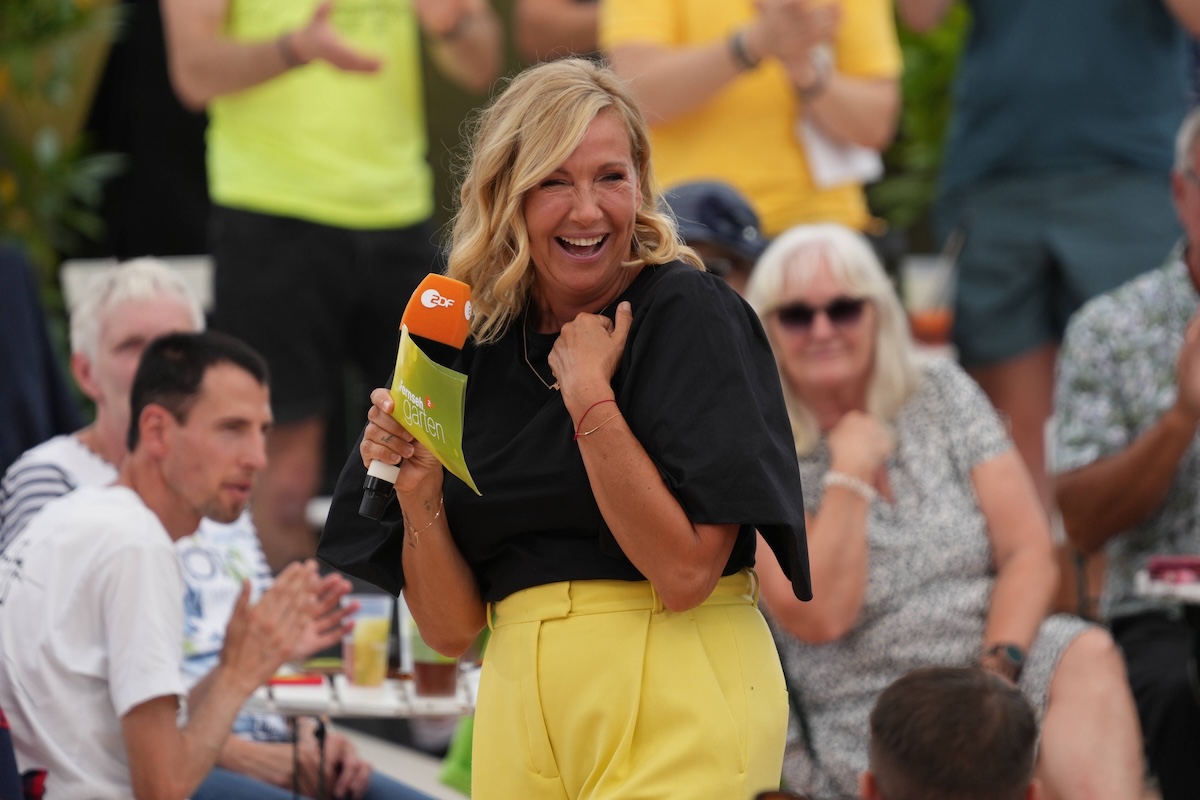 ZDF - Fernsehgarten Andrea Kiwi Kiewel in der Unterhaltungsshow ZDF Fernsehgarten am 13.08.2023 in Mainz. Mainz ZDF Fernsehgarten Rheinland-Pfalz *** ZDF Fernsehgarten Andrea Kiwi Kiewel in the entertainment show ZDF Fernsehgarten on 13 08 2023 in Mainz Mainz ZDF Fernsehgarten Rheinland Pfalz