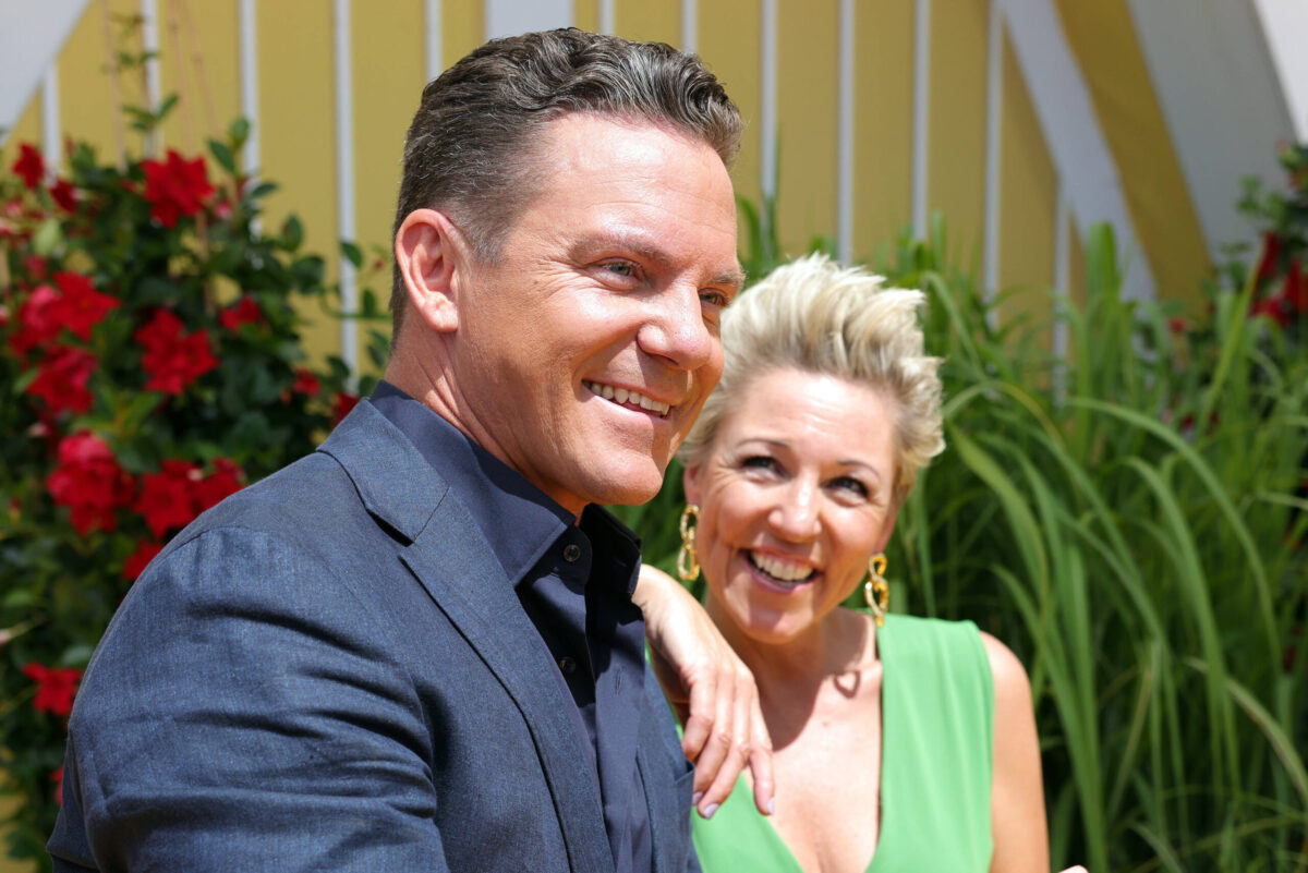 Stefan Mross - Immer wieder sonntags 2024, Folge 01 Stefan Mross und Alexandra Hofmann. ARD-Unterhaltungsshow Immer wieder sonntags. TV-Aufzeichnung und Live-Ãœbertragung vom 16.06.2024 aus dem Wasserpark Rulantica, Rust. Baden-WÃ¼rttemberg, Deutschland. *** Stefan Mross Immer wieder sonntags 2024, Episode 01 Stefan Mross and Alexandra Hofmann ARD entertainment show Immer wieder sonntags TV recording and live broadcast from 16 06 2024 from the Rulantica water park, Rust Baden WÃ¼rttemberg, Germany