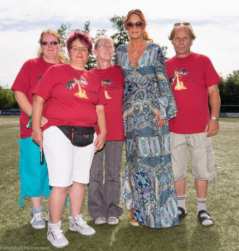 Andrea Berg mit dem Fanclub Leuchtfeuer