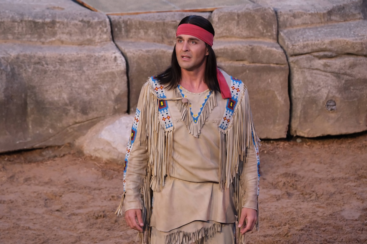 Alexander Klaws ist wieder als Hâ€°uptling Winnetou zu sehen, Premiere von Winnetou II - Ribanna und Old Firehand bei den Karl-May-Spielen in Bad Segeberg bei Hamburg, viel Action und Spaï¬‚, eine Liebesgeschichte und am Ende noch ein Baby - im Wilden Westen im Freilichtheater am Kalkberg gibt es in diesem Jahr besonders emotionale Unterhaltung, 29.6.2024 *** Alexander Klaws is back as Chief Winnetou, premiere of Winnetou II Ribanna and Old Firehand at the Karl May Games in Bad Segeberg near Hamburg, lots of action and fun, a love story and a baby at the end in the Wild West in the open-air theater on Kalkberg there is particularly emotional entertainment this year, 29 6 2024