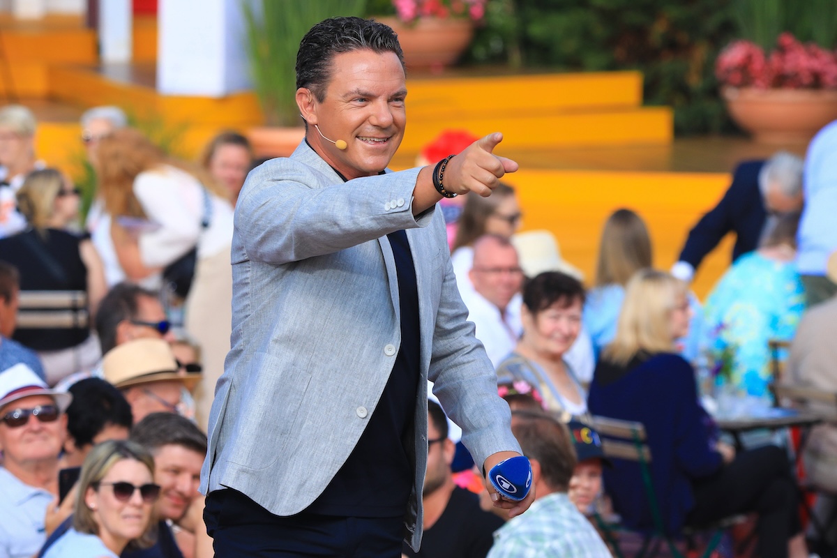 Fernsehshow Immer wieder Sonntags Folge 7 Rust bei Freiburg , 28.07.2024 Stefan Mros. bei der Livesendung Immer wieder Sonntags im Europa-Park Rust Rulantica Foto: Matthias Grâ€°nzdË†rfer Baden-WÂ¸rttemberg Germany *** TV show Immer wieder Sonntags Episode 7 Rust near Freiburg , 28 07 2024 Stefan Mros at the live show Immer wieder Sonntags at Europa Park Rust Rulantica Photo Matthias Grâ€°nzdË†rfer Baden WÂ¸rttemberg Germany Copyright: xMatthiasxGrâ€°nzdË†rferx