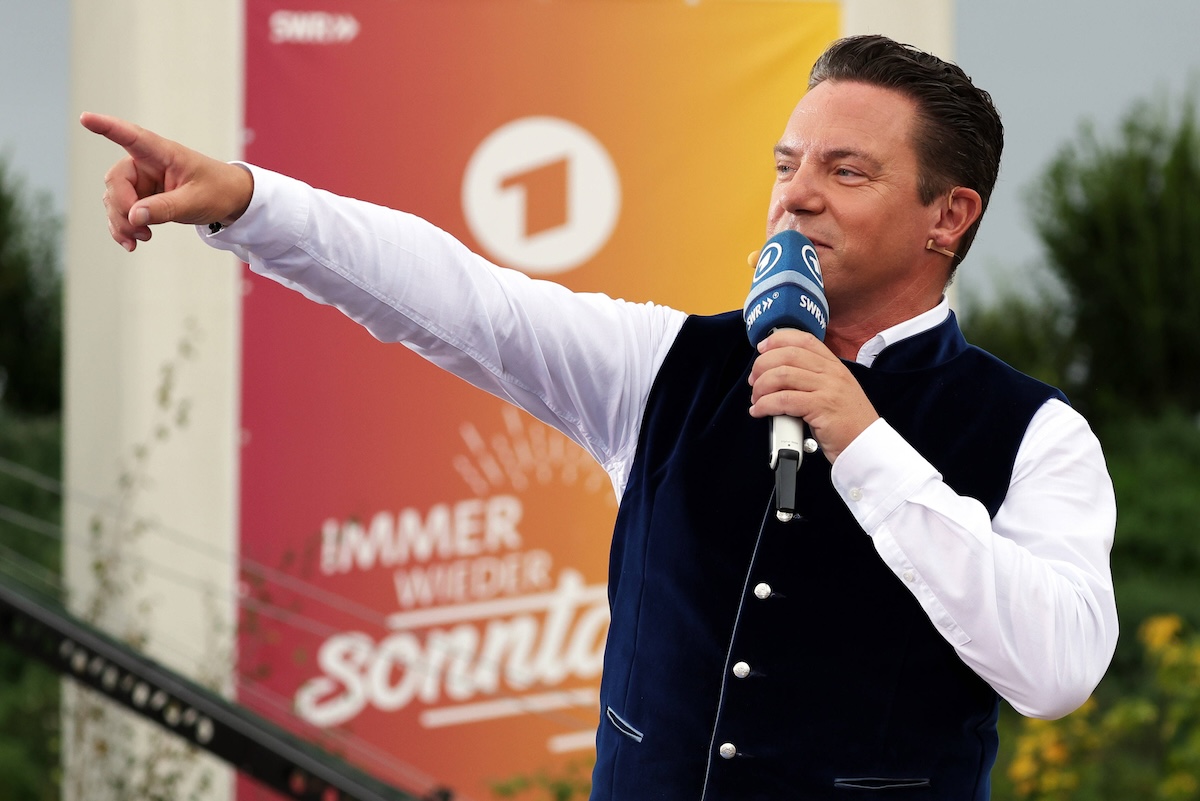 Stefan Mross - Immer wieder sonntags 2024, Folge 12 Stefan Mross. ARD-Unterhaltungsshow Immer wieder sonntags. TV-Aufzeichnung und Live-â€¹bertragung vom 08.09.2024 aus dem Wasserpark Rulantica, Rust. Baden-WÂ¸rttemberg, Deutschland. *** Stefan Mross Immer wieder sonntags 2024, Episode 12 Stefan Mross ARD entertainment show Immer wieder sonntags TV recording and live broadcast from 08 09 2024 from the water park Rulantica, Rust Baden WÂ¸rttemberg, Germany