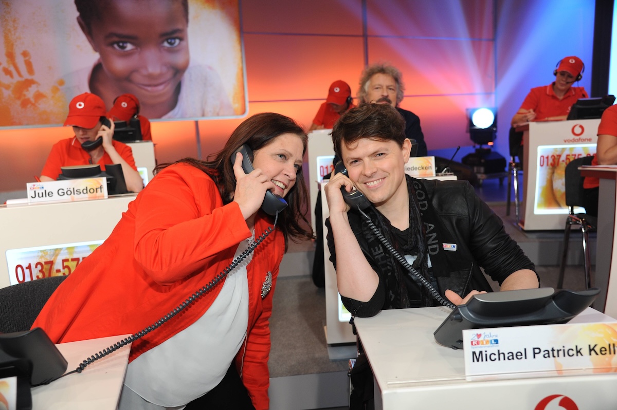 Die Musiker Kathy Kelly und Kathy und Michael Patrick Kelly posieren am 19.11.2015 in HÂ¸rth bei KË†ln bei 20 Jahre RTL Spendenmarathon Wir helfen Kindern. the Musician Kathy Kelly and Kathy and Michael Patrick Kelly pose at 19 11 2015 in HÂ¸rth at Cologne at 20 Years RTL Donations marathon We help Children