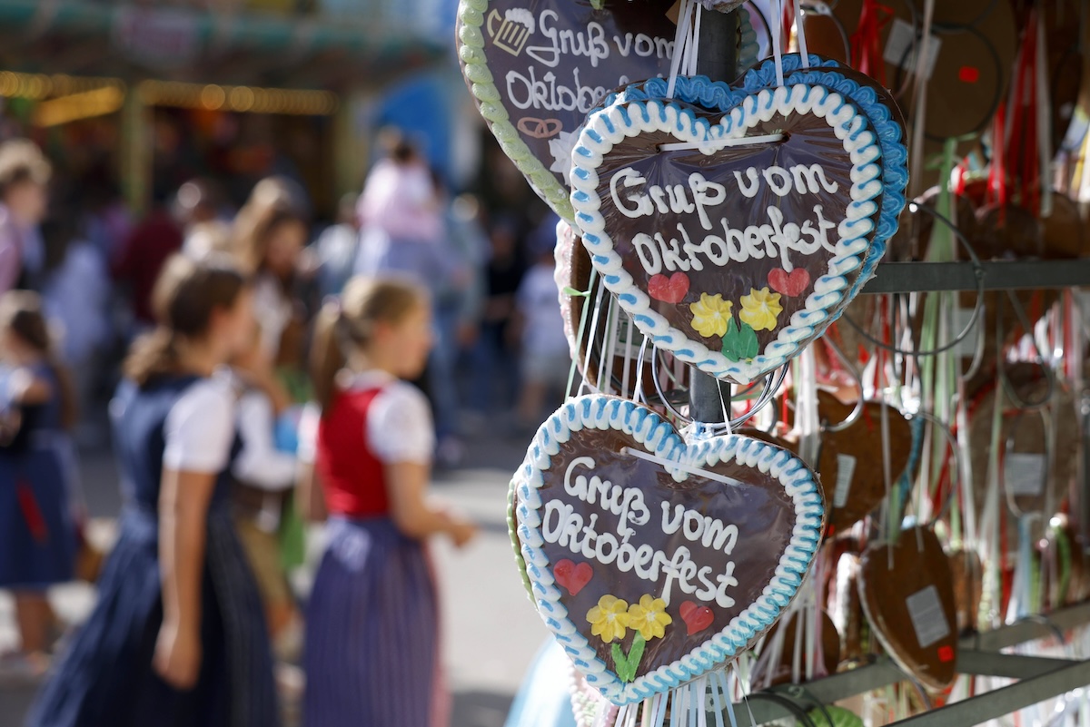 Symbolbild Oktoberfest / Wiesn am 03.10.2023 in MÂ¸nchen *** Symbol image Oktoberfest Wiesn on 03 10 2023 in Munich xMSx