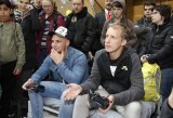 Pietro Lombardi und Oliver Pocher spielen am Computer / Lass uns lachen -Tag am 18. Mâ€°rz 2017 in der Mall of Berlin / *** Pietro Lombardi and Oliver Pocher Play on Computer Let us laugh Day on 18 March 2017 in the Mall of Berlin Copyright: x