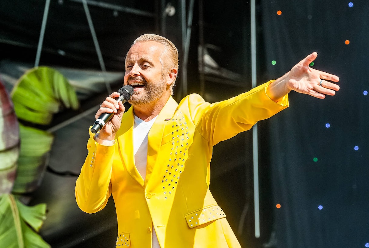 03.08.2023, Bad FÂ¸ssing, GER, Unterwegs in Bayern, BR Schlager Open Air, Magic Blue Open Air, im Bild Ross Antony, Ross Antony ist ein deutsch-britischer, in Deutschland lebender und arbeitender Fernsehmoderator, Musicaldarsteller, Musiker und Entertainer. Er war von 2001 bis zur AuflË†sung 2006 Mitglied in der Band BroSis. 2013 begann er eine Karriere als Schlagersâ€°nger., Konzert, Auftritt, *** 03 08 2023, Bad FÂ¸ssing, GER, Unterwegs in Bayern, BR Schlager Open Air, Magic Blue Open Air, im Bild Ross Antony, Ross Antony is a German British television presenter, musical performer, musician and entertainer living and working in Germany He was a member of the band BroSis from 2001 until they disbanded in 2006 In 2013 he began a career a