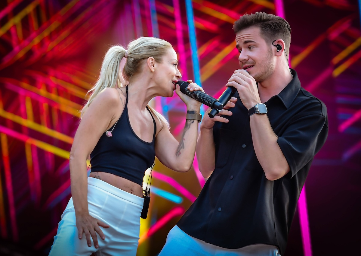 06.07.2024, xlakx, Entertainment Musik, SchlagerHammer in Oranienburg emspor, v.l. Saengerin Michelle buergerl.anja Gisela Hewer und Saenger Eric Philippi tritt bei der Sommerparty vom Schlager Radio âˆšÃ¡SchlagerHammerâˆšÃ  in der Orangerie Oranienburg auf. Oranienburg *** 06 07 2024, xlakx, Entertainment Music, SchlagerHammer in Oranienburg emspor, f l singer Michelle buergerl anja Gisela Hewer and singer Eric Philippi perform at the summer party of Schlager Radio âˆšÃ¡SchlagerHammerâˆšÃ  in the Orangerie Oranienburg Oranienburg Daniel Lakomski