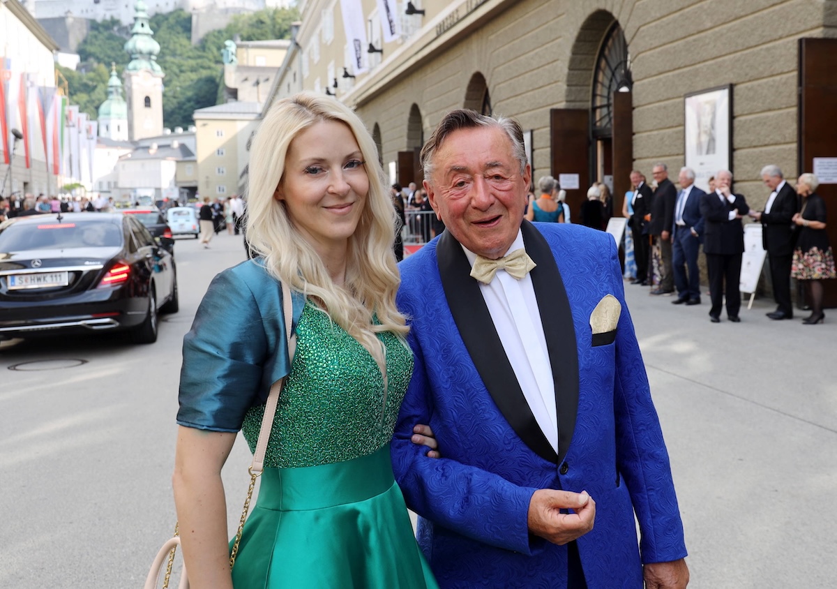 Salzburger Festspiele Don Giovanni Premiere Salzburg, 26. 07. 2021 Richard LUGNER , Simone REILÆ’NDER - Bienchen *** Salzburg Festival Don Giovanni Premiere Salzburg, 26 07 2021 Richard LUGNER , Simone REILÆ’NDER Bienchen PUBLICATIONxNOTxINxAUT