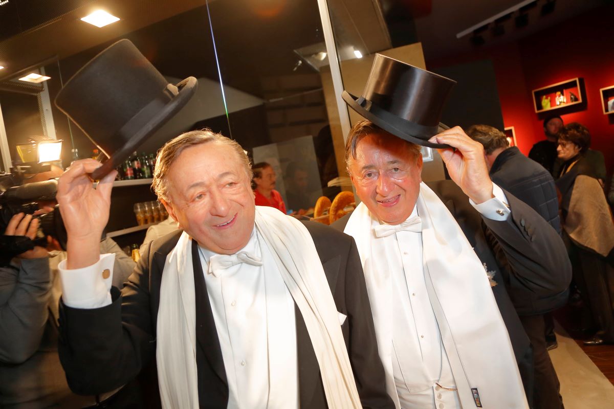 Richard LUGNER enthÃ¼llt sein Ebenbild aus Wachs bei MADAME TUSSAUDS und feiert 87. Geburtstag Wien, 10.10.2019 Richard LUGNER und Wachsfigur Wien Ã–sterreich *** Richard LUGNER unveils his wax likeness at MADAME TUSSAUDS and celebrates 87th birthday Vienna, 10 10 2019 Richard LUGNER and wax figure Vienna Austria vr_35175107