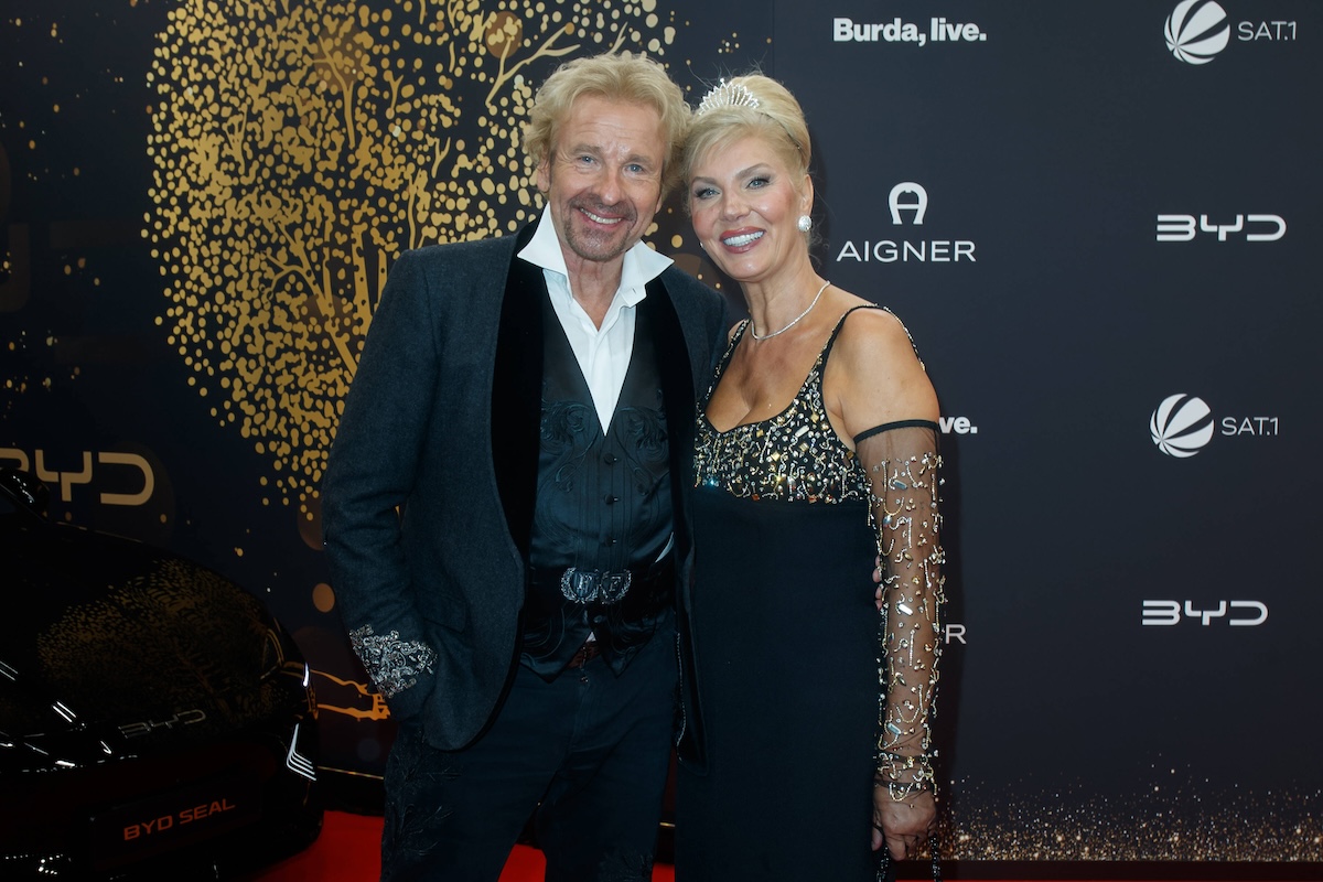 Bambi Verleihung 2023 Thomas Gottschalk und Karina Mross bei der Bambi Verleihung 2023 im Studio 9 der Bavaria Filmstadt am 16.11.2023 in MÂ¸nchen. *** Bambi Awards 2023 Thomas Gottschalk and Karina Mross at the Bambi Awards 2023 in Studio 9 of the Bavaria Filmstadt on 16 11 2023 in Munich Copyright: xEventpressxKochanx