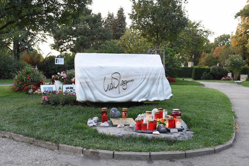 Grabstätte Udo Jürgens am 16.09.2015 auf dem Zentralfriedhof in Wien Die Grabstätte des Pianisten, Komponisten, Entertainers und Sängers Udo Jürgens ( bürgerlich Udo Jürgen Bockelmann ) auf dem Zentralfriedhof in Wien. xRx

