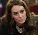 Kate Middleton sorgte mit ihrem jüngsten Auftritt für Aufsehen. Besonders ihr Schmuck stand dabei im Mittelpunkt...